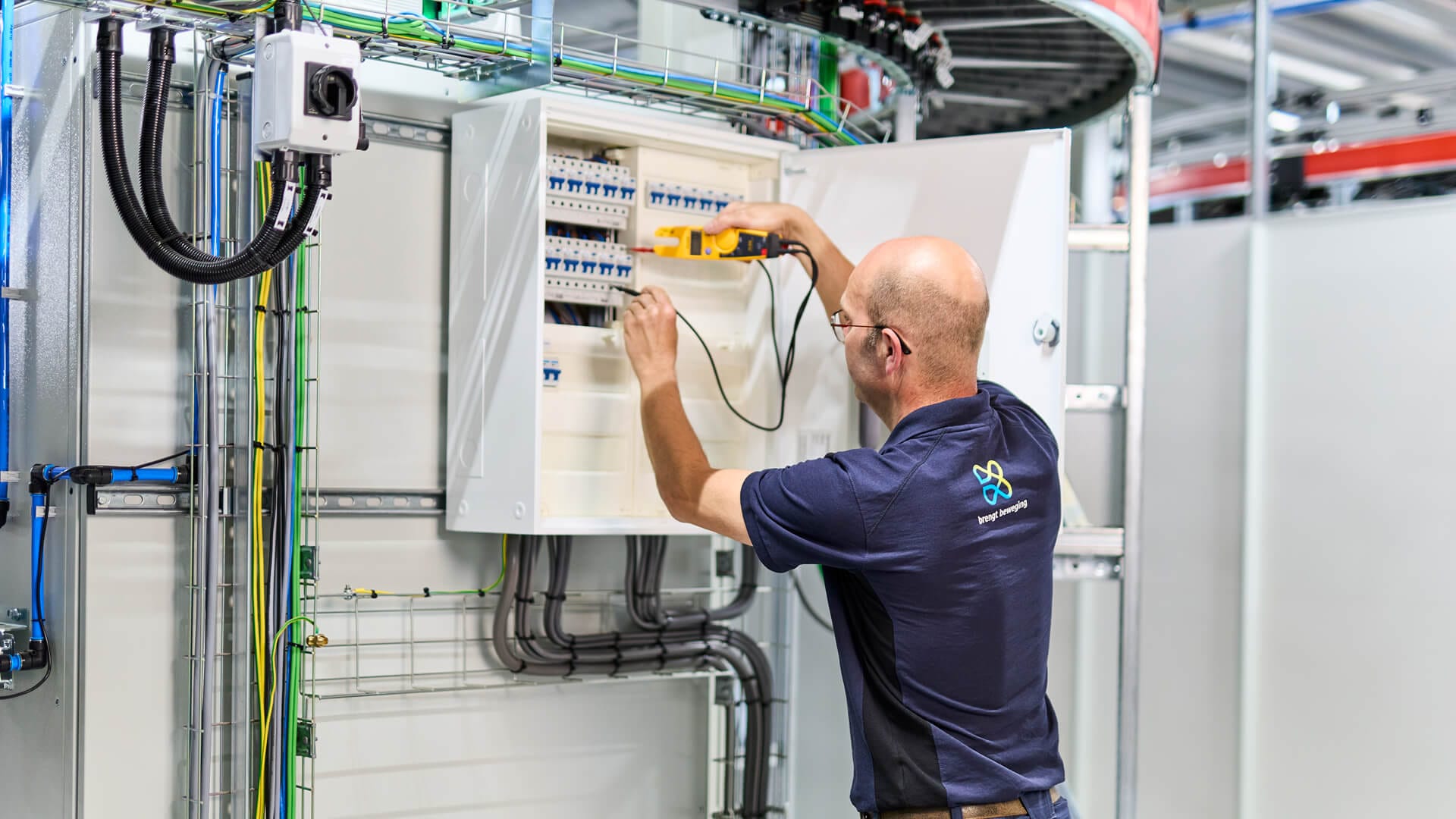 monteur service onderhoud licht en krachtinstallaties